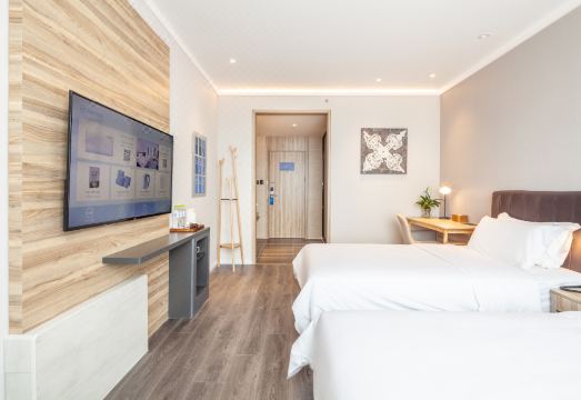 HanTing Premium Hotel (Qingdao North Railway Station Yongping Road Subway Station) Hotel Overview