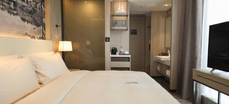 深圳观澜长湖地铁站亚朵酒店图片