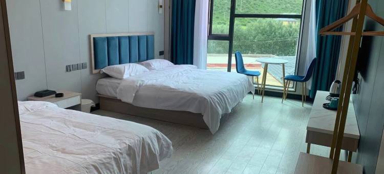 类乌齐喜悦酒店图片