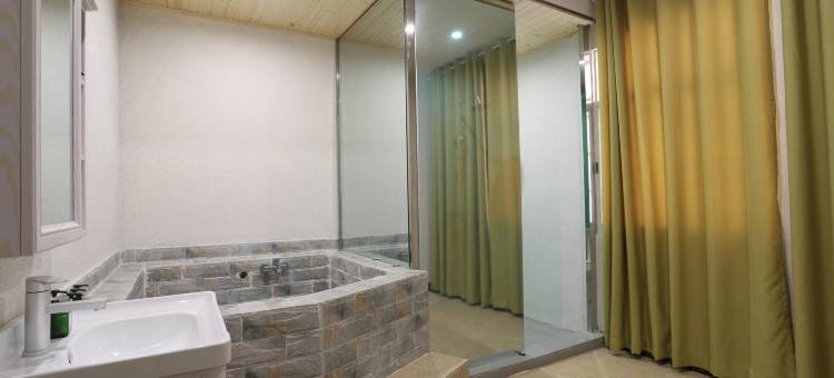 铜锣湾主题酒店(陆良煤炭街店)图片