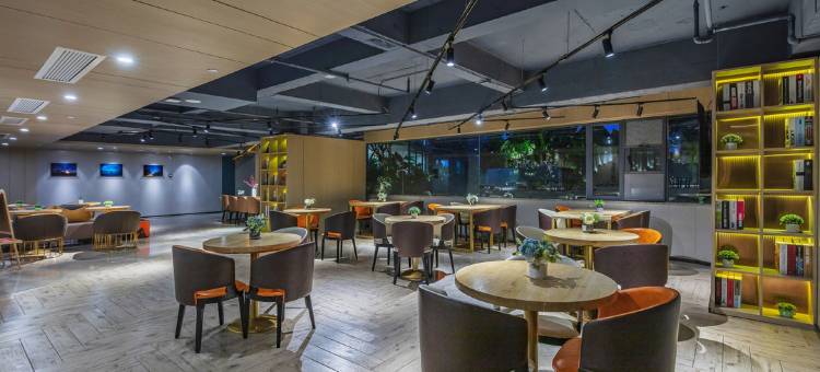 蔚徕酒店(重庆观音桥轻轨站店)图片