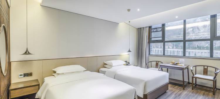 陌上轻宿酒店(栾川老君山凤凰天街店)图片