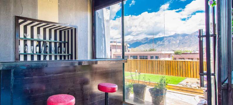 拉萨凡尘民宿(大昭寺八廓街店)图片