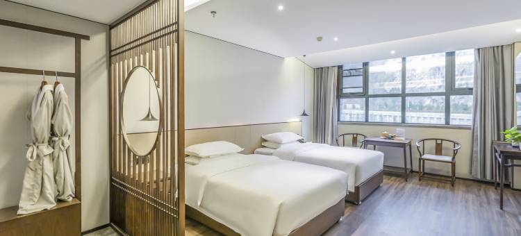 陌上轻宿酒店(栾川老君山凤凰天街店)图片