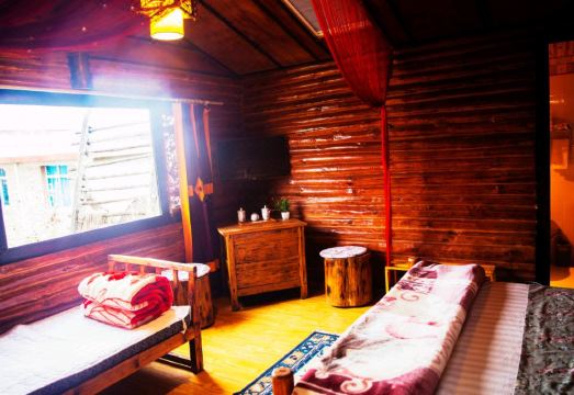 Shangri-La Wangshan Xiaoyuan Inn (Dukezong Ancient City Shop) Hotel Overview