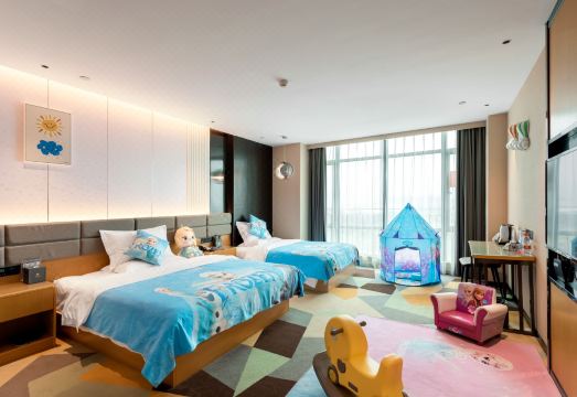 Chonpines Hotel Hotel Overview