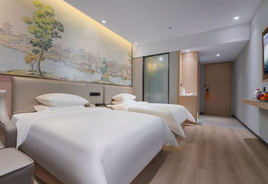 Vienna Zhihao Hotel (Zhumadian Runan Zhongchi City Plaza Branch) Hotel Overview