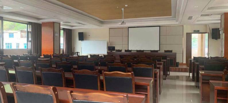 怒江云朵大酒店(青山公园店)图片