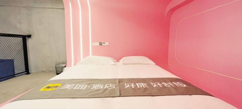 波比熊电竞酒店(常德欢乐颂店)图片