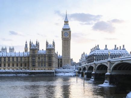 London sees heavy snowfall