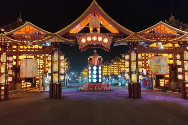 【青州不夜城參觀攻略2026】門票優惠、開放時間及交通地址一覽 - 永安旅遊