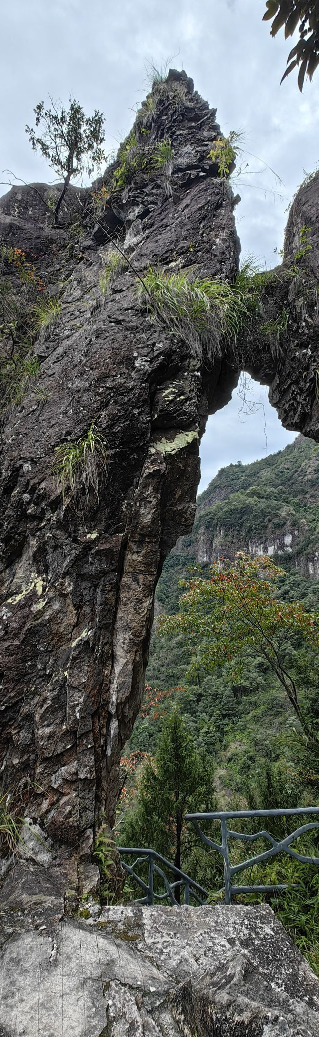 十二峰风景区位于浙江省温州市永嘉县大若岩景区内