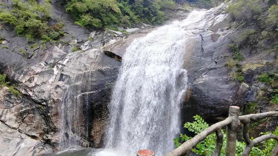 六羊山通天河景區