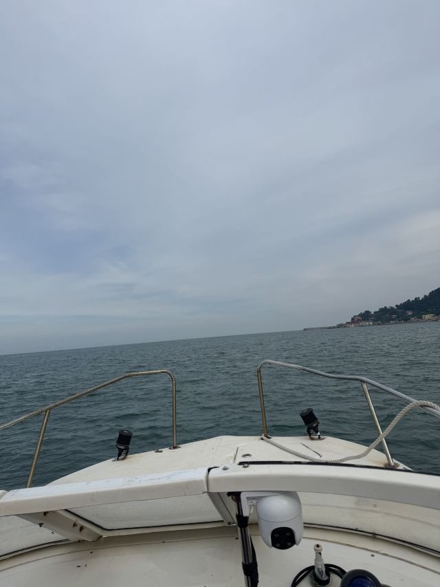 崂山仰口沙滩海上观光旅行图片