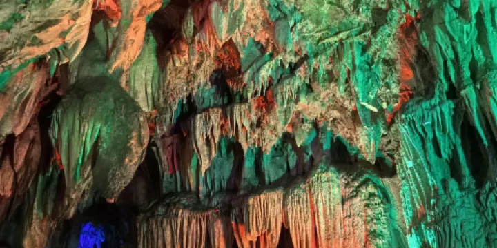 安哈彝寨仙人洞