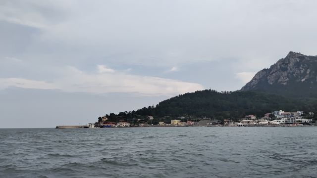 崂山仰口沙滩海上观光旅行图片