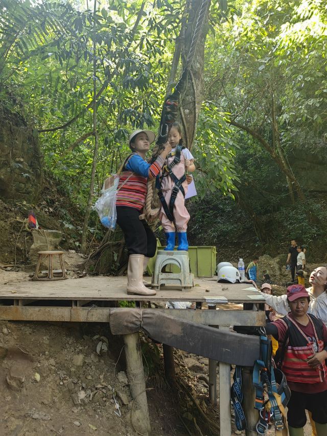基诺山巴朵村雨林徒步旅行图片 5