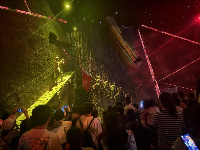 红飘带旅行图片 2