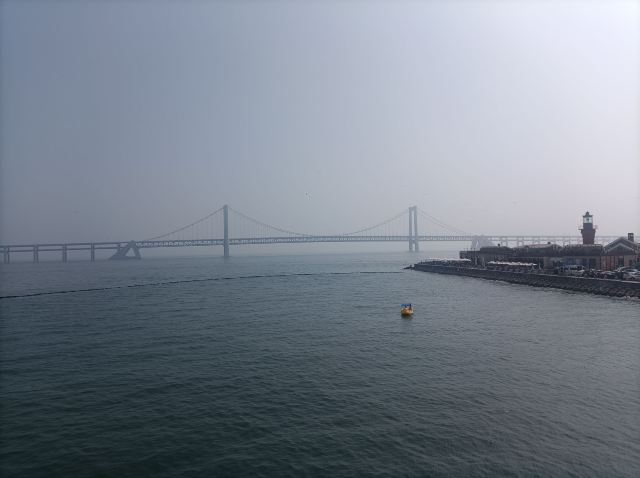 大连百年纪念城雕-天祥号观光游轮旅行图片 1