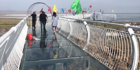 尖山子玻璃棧道風景區