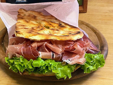 Mr Bike Cafe’ Imbarcaderobar Cycling Bistrot