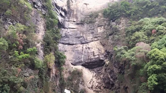 龍孔飛瀑