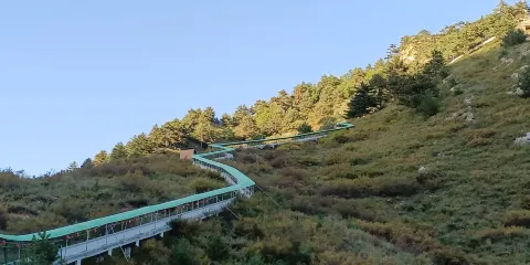 蘆芽山饅頭山億年溶洞玻璃棧道風景區