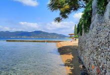 Τρείς μώλοι / Three piers beach景点图片