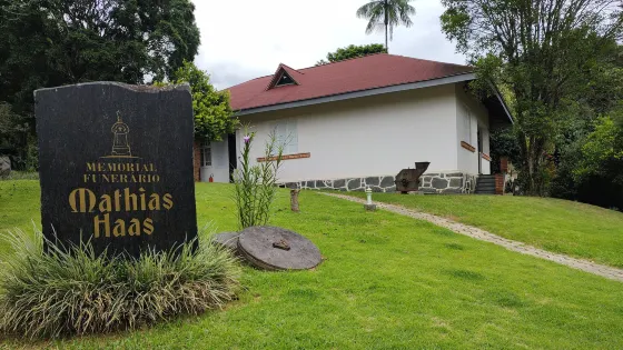 Memorial Funerario Mathias Haas