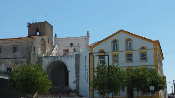 Conjunto constituido pela Igreja e antigo Convento de Sao Francisco e Fabrica Robinson
