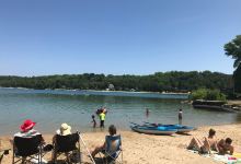 Lion's Head Beach景点图片