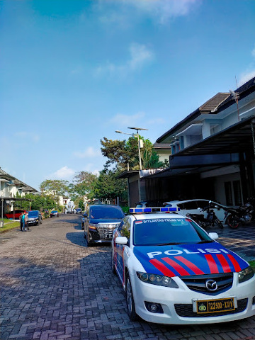 The Paradise - Security Checkpoint