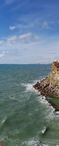 Praia das Azenhas do Mar-滨海阿泽尼亚什