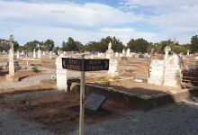 Cleve Cemetery景点图片