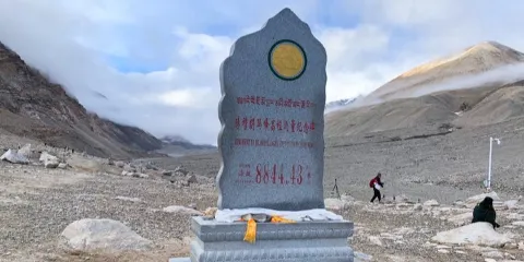 珠穆朗瑪峯公園紀念碑