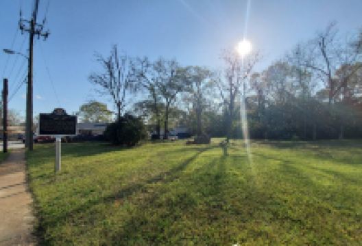 Truman Capote Historical Marker景点图片