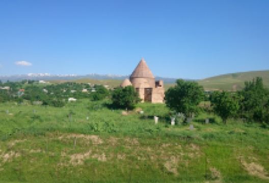 Isaac’s Mausoleum (circa 10th-12th century)景点图片