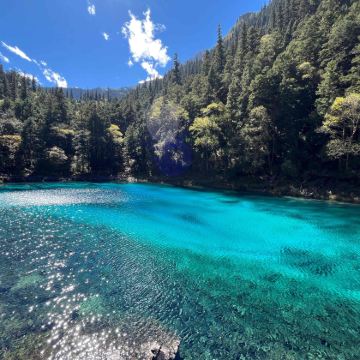 九寨沟风景区+黄龙风景名胜区+都江堰景区+剑门关+宽窄巷子6日5晚跟团游
