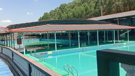 六王水上樂園