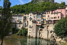 Les Maisons Suspendues景点图片