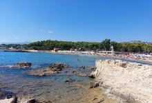 Ampolla Beach景点图片