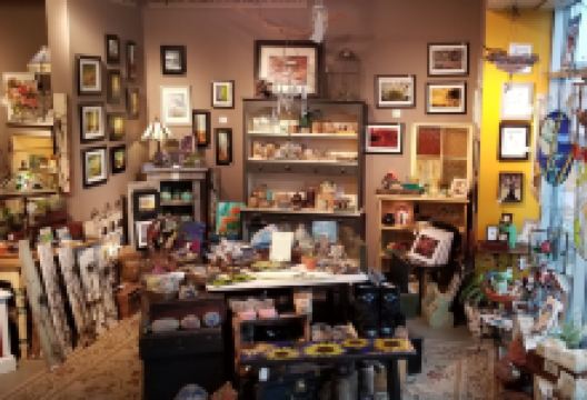 Muk-Luk Magpies Stained Glass Emporium景点图片