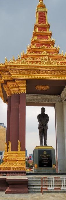 西哈努克铜像纪念堂-金边
