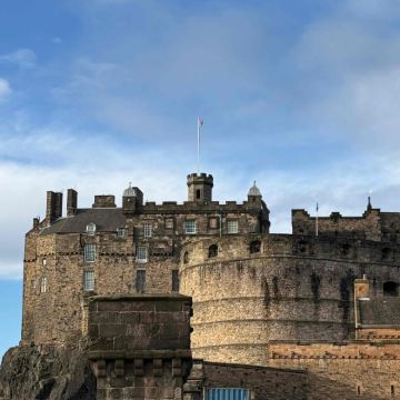 英国爱丁堡+北贝里克5日4晚拼小团