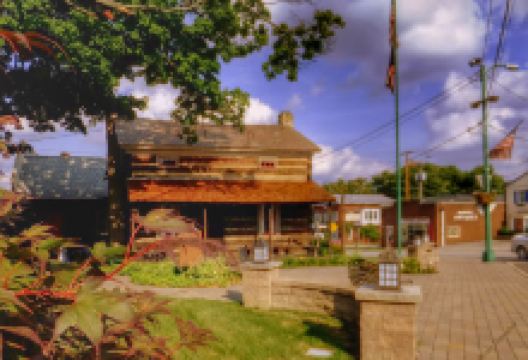 Log House Museum景点图片