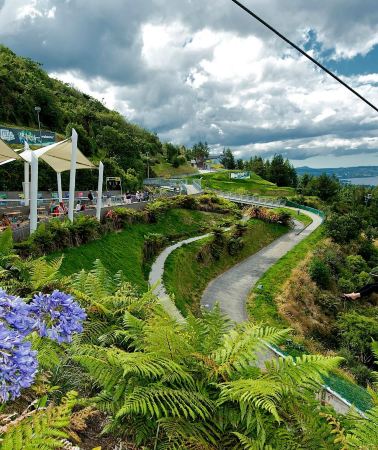 6天5晚 • 漫步火山湖畔，泡入氤氳溫泉，在北島的心臟陶波，給疲憊的身心按下暫停鍵