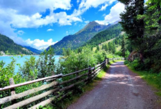 Passeggiata attorno al Lago Gioveretto景点图片