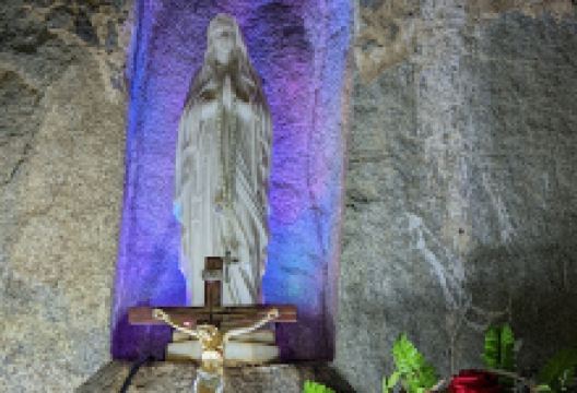 Holy Cave景点图片