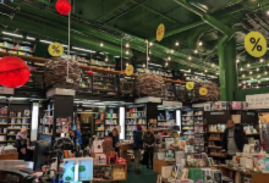 Tasku Shopping Centre Viewing Platform购物图片