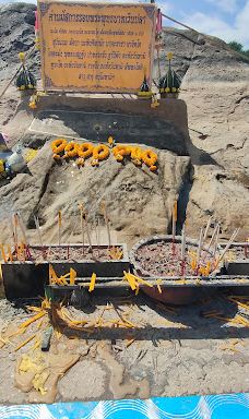 Wat Phra Phutthabat Wern Pla-塔乌廷